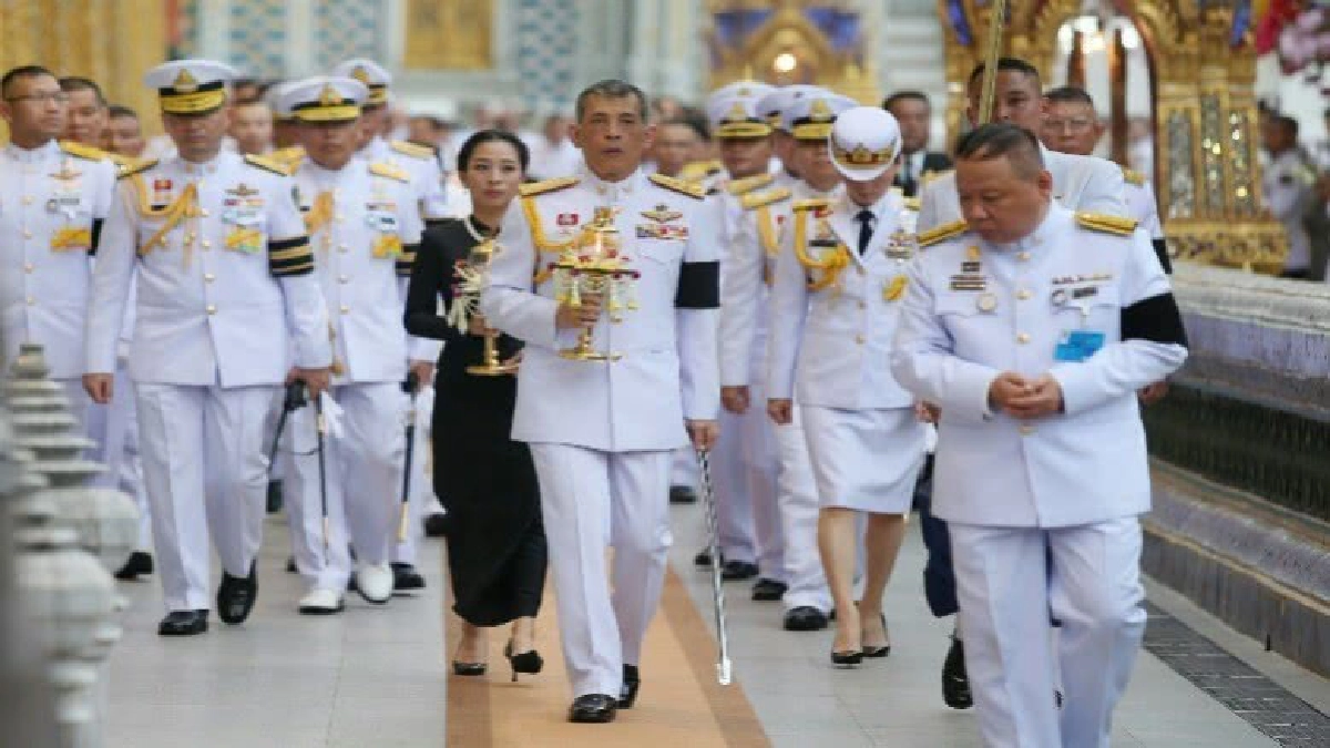 ร.10 ทรงบำเพ็ญพระราชกุศลวิสาขบูชา ณ พระอุโบสถ วัดพระแก้ว ร.10 ทรงบำเพ็ญพระราชกุศลวิสาขบูชา ณ พระอุโบสถ วัดพระแก้ว