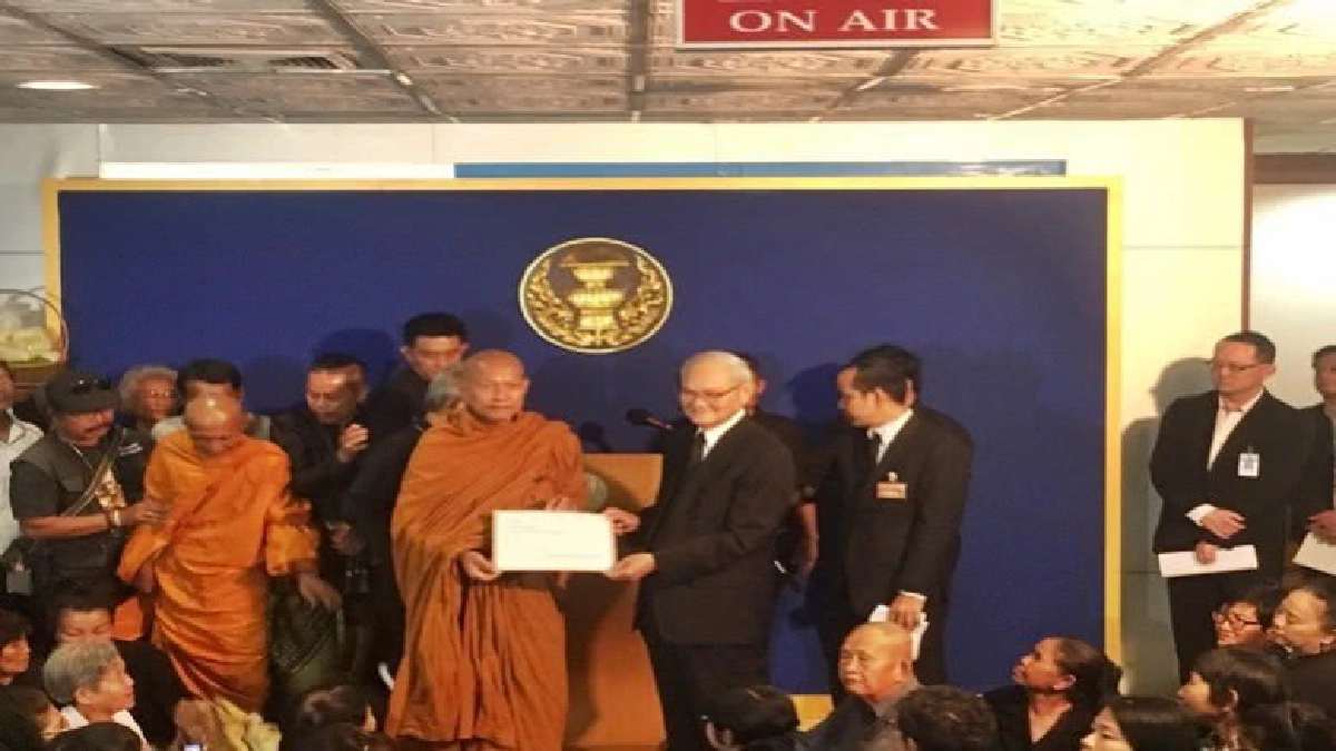 "พุทธอิสระ"ยื่น"มีชัย"เสนอให้ป.ป.ช.ตรวจสอบพระทุจริต "พุทธอิสระ"ยื่น"มีชัย"เสนอให้ป.ป.ช.ตรวจสอบพระทุจริต