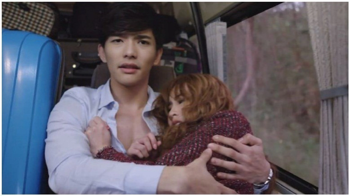 'มายด์' พุ่งจูบ 'ลี' บนรถตู้ 'มายด์' พุ่งจูบ 'ลี' บนรถตู้
