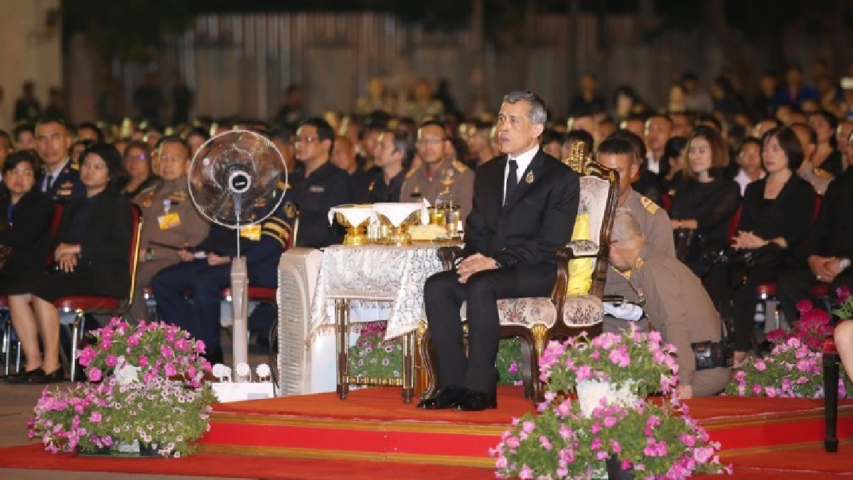  "ในหลวง" เสด็จทอดพระเนตรการแสดงดนตรีเฉลิมพระเกียรติ ร.9