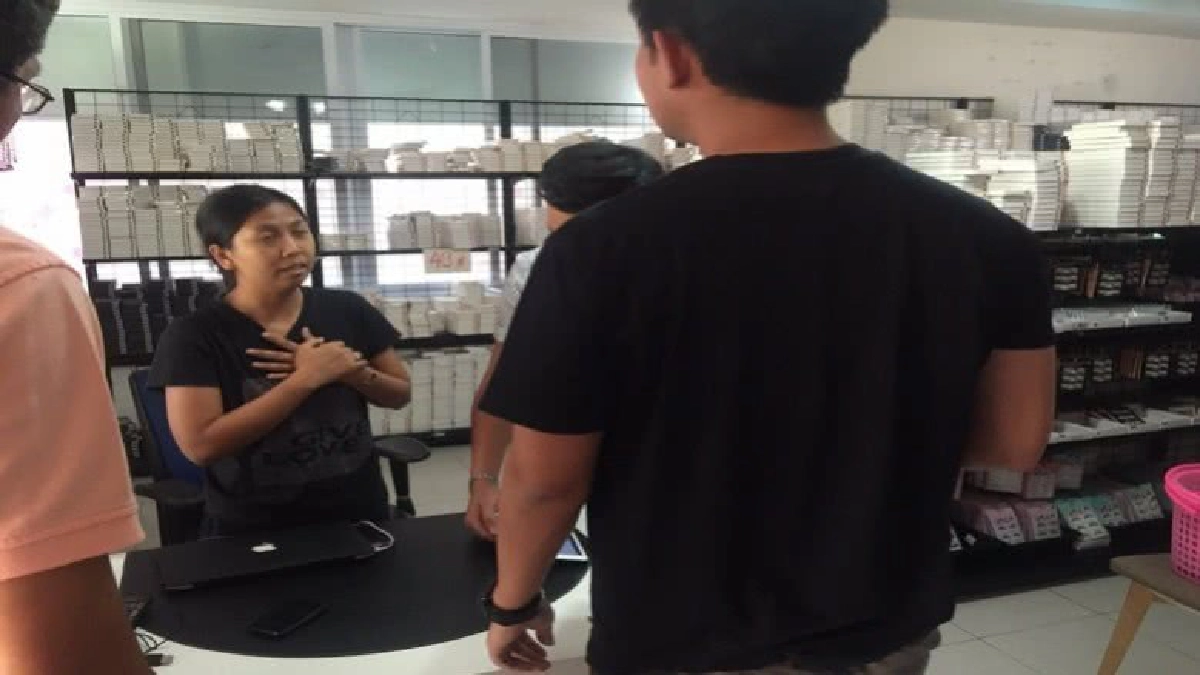 รวบเจ้าของวาทะเด็ด “ปล้นคนจีน” หลอกตุ๋นเหยื่อลงทุนตลาดจีน รวบเจ้าของวาทะเด็ด “ปล้นคนจีน” หลอกตุ๋นเหยื่อลงทุนตลาดจีน