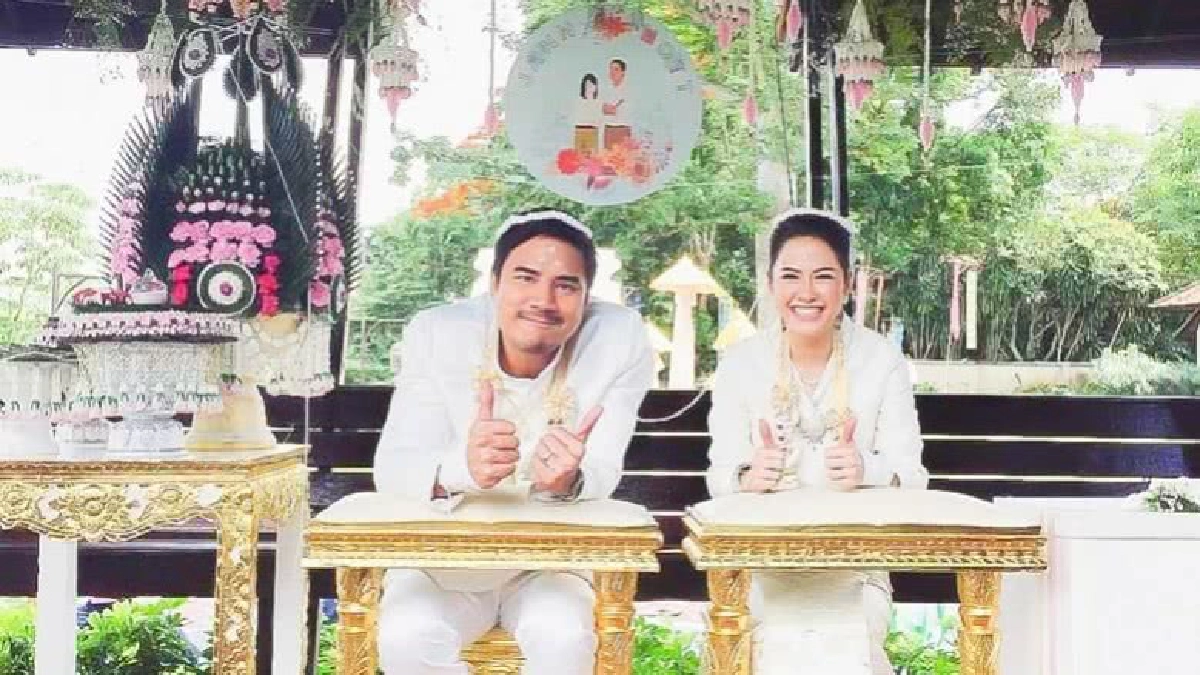 ชื่นมื่น!! 'น็อต' ควงแฟนสาวแต่งงานที่เชียงใหม่ (คลิป) ชื่นมื่น!! 'น็อต' ควงแฟนสาวแต่งงานที่เชียงใหม่ (คลิป)