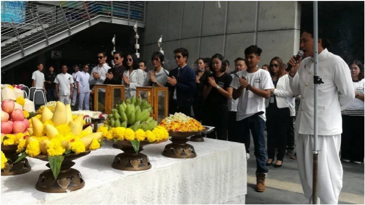 'ติ๊ก-รถเมล์'นำทีมบวงสรวงละคร'คู่ซี้ผีมือปราบ' 'ติ๊ก-รถเมล์'นำทีมบวงสรวงละคร'คู่ซี้ผีมือปราบ'