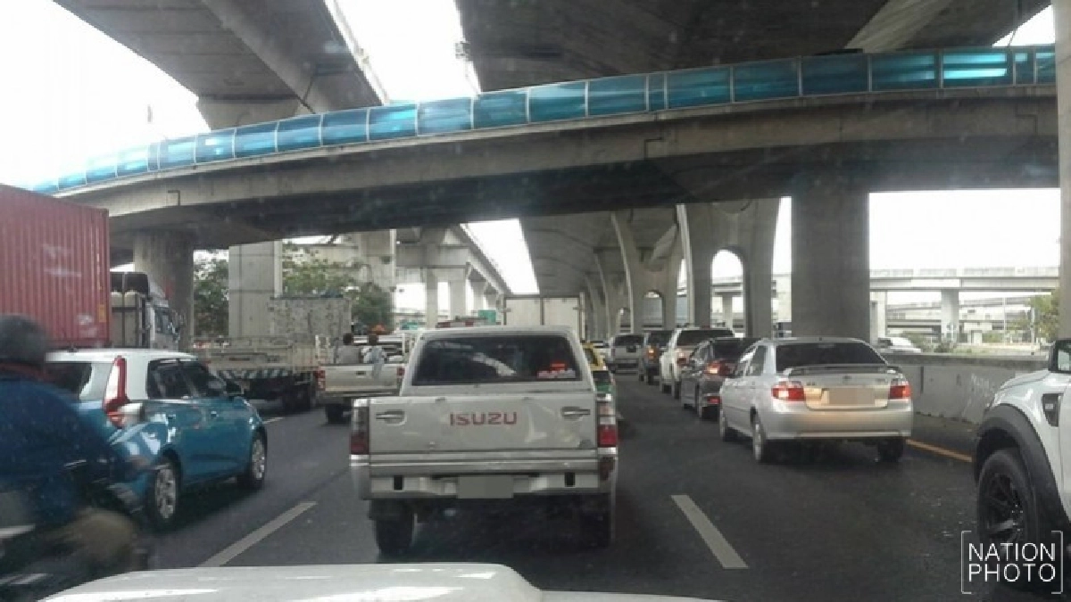 'ฝนตก-รถเสีย' ส่งจราจรวันเปิดเทอมวันแรกหนึบ!!! 'ฝนตก-รถเสีย' ส่งจราจรวันเปิดเทอมวันแรกหนึบ!!!
