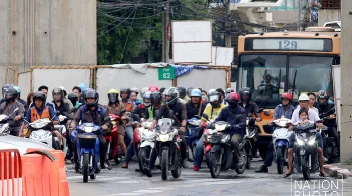 เต็มพื้นที่!! สภาพการจราจรแยกรัชโยธินเปิดเทอมวันแรก (ภาพชุด) เต็มพื้นที่!! สภาพการจราจรแยกรัชโยธินเปิดเทอมวันแรก (ภาพชุด)