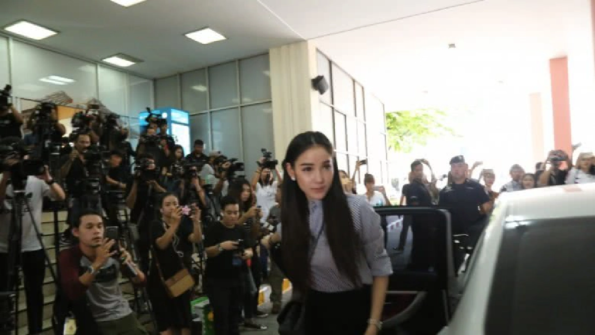 แพท ณ ปภา เข้ามอบตัวตามหมายเรียกข้อหาฟอกเงิน แพท ณ ปภา เข้ามอบตัวตามหมายเรียกข้อหาฟอกเงิน