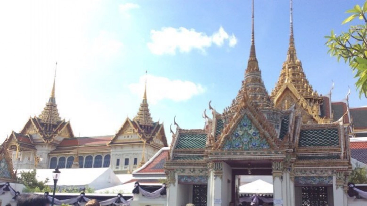 คณะบุคคลเป็นเจ้าภาพบำเพ็ญกุศลพระบรมศพทุกวัน