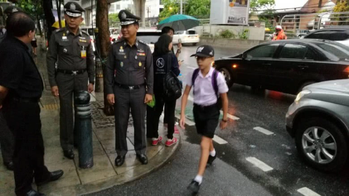 แจ้งปชช.ให้เลี่ยงเส้นทางรอบรร.กรุงเทพฯช่วงชั่วโมงเร่งด่วน แจ้งปชช.ให้เลี่ยงเส้นทางรอบรร.กรุงเทพฯช่วงชั่วโมงเร่งด่วน