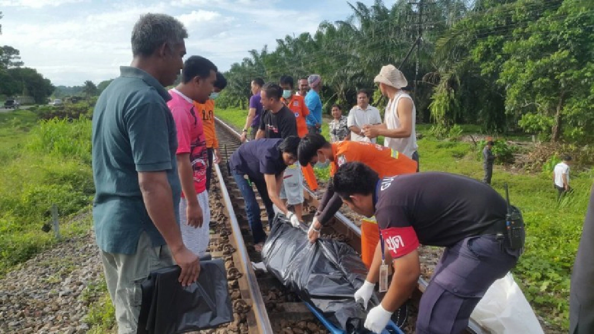 พบศพชายนิรนามสวมเสื้อชรบ.ตายอืดริมทางรถไฟอ.เวียงสระ พบศพชายนิรนามสวมเสื้อชรบ.ตายอืดริมทางรถไฟอ.เวียงสระ