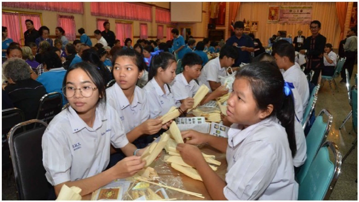 ประดิษฐ์ดอกไม้จันทน์ เป็น"พวงดอกพะยอม"ถวาย ร.9 ประดิษฐ์ดอกไม้จันทน์ เป็น"พวงดอกพะยอม"ถวาย ร.9