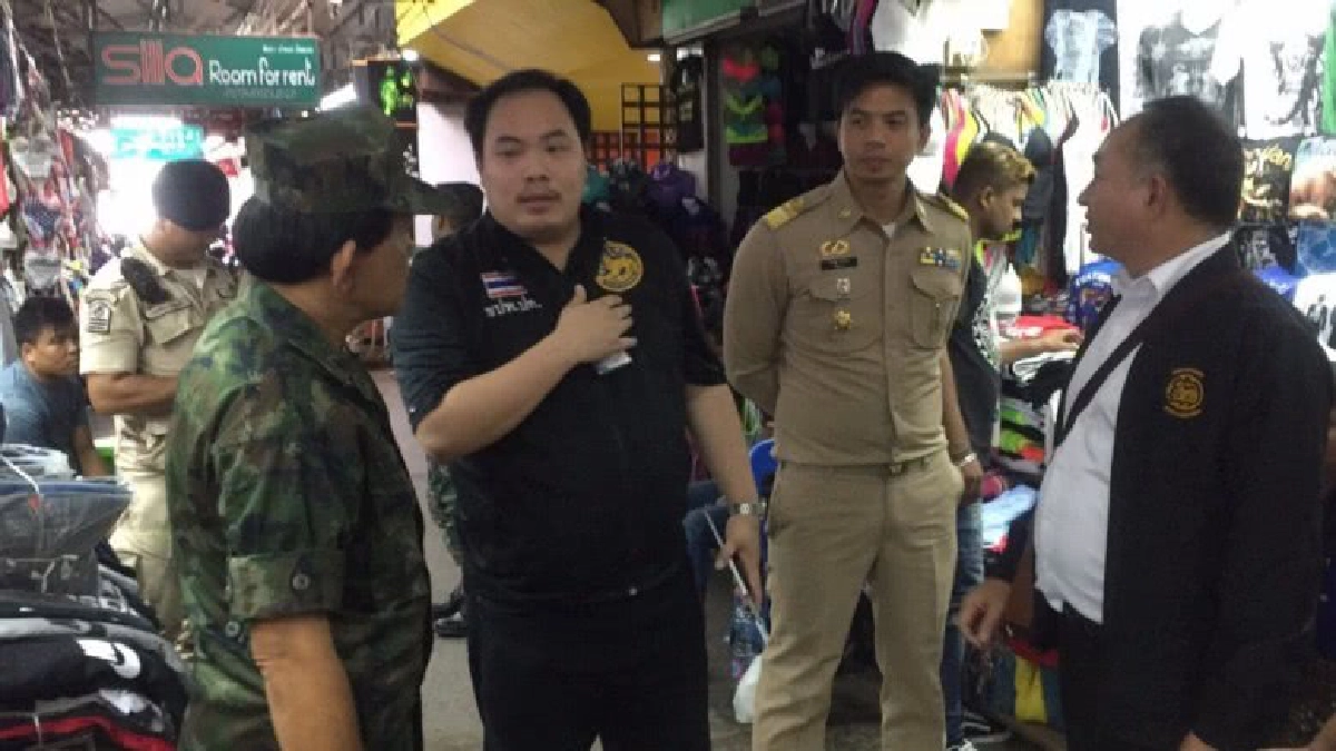 กวาดจับสินค้าละเมิดลิขสิทธิ์หาดป่าตอง ผงะพบโพยจ่ายส่วย กวาดจับสินค้าละเมิดลิขสิทธิ์หาดป่าตอง ผงะพบโพยจ่ายส่วย
