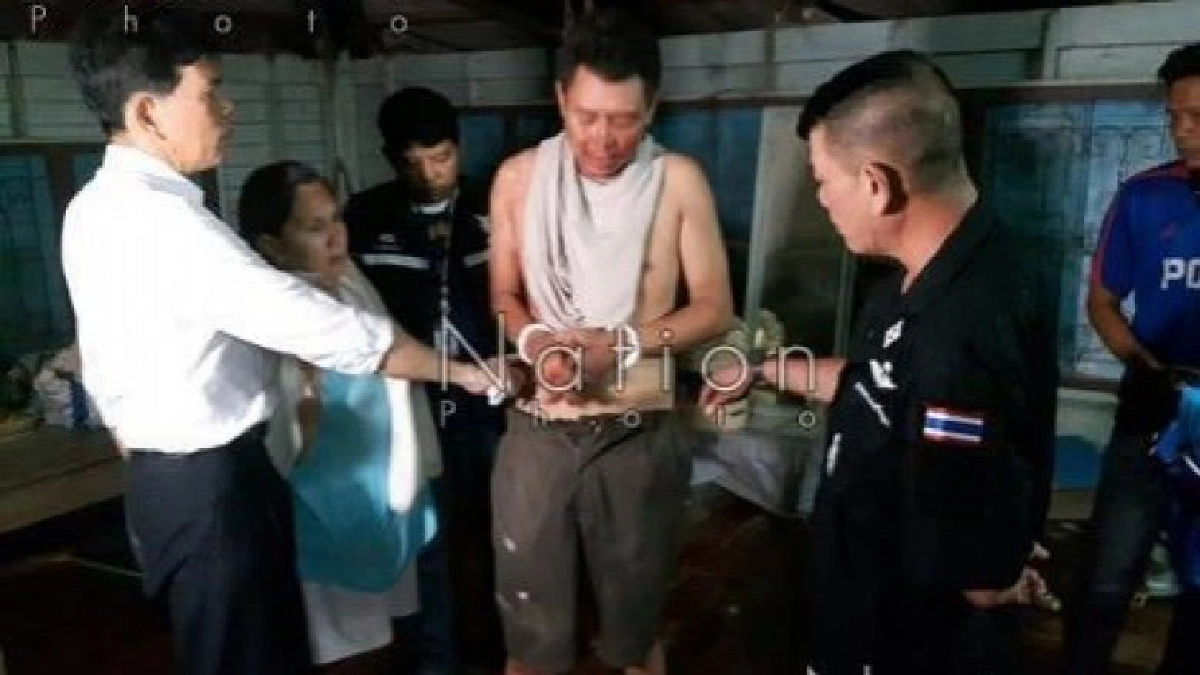 ผัวเมาเล่นรัสเชี่ยนรูเลตจ่อหน้าผากเมียโป้งเดียวหงาย ผัวเมาเล่นรัสเชี่ยนรูเลตจ่อหน้าผากเมียโป้งเดียวหงาย