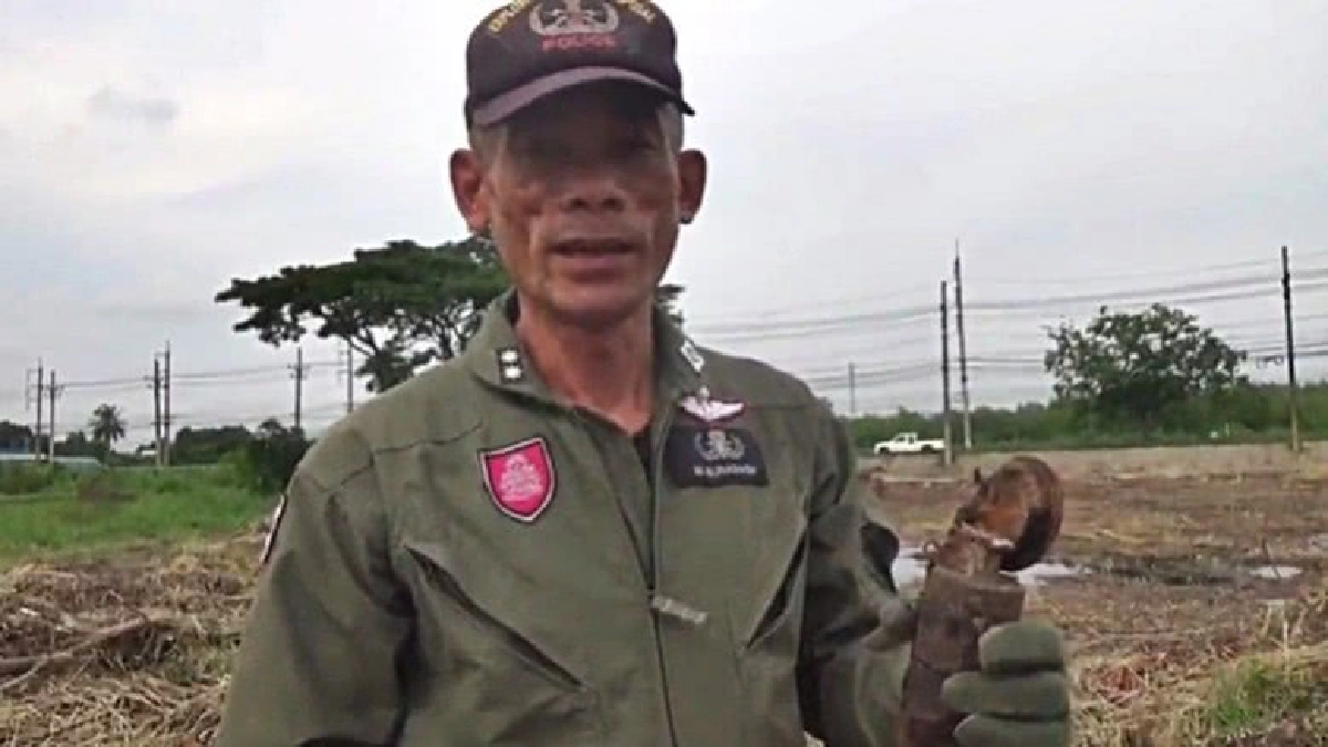 ผงะ! พบระเบิดแขวนริมรั้ว ผงะ! พบระเบิดแขวนริมรั้ว