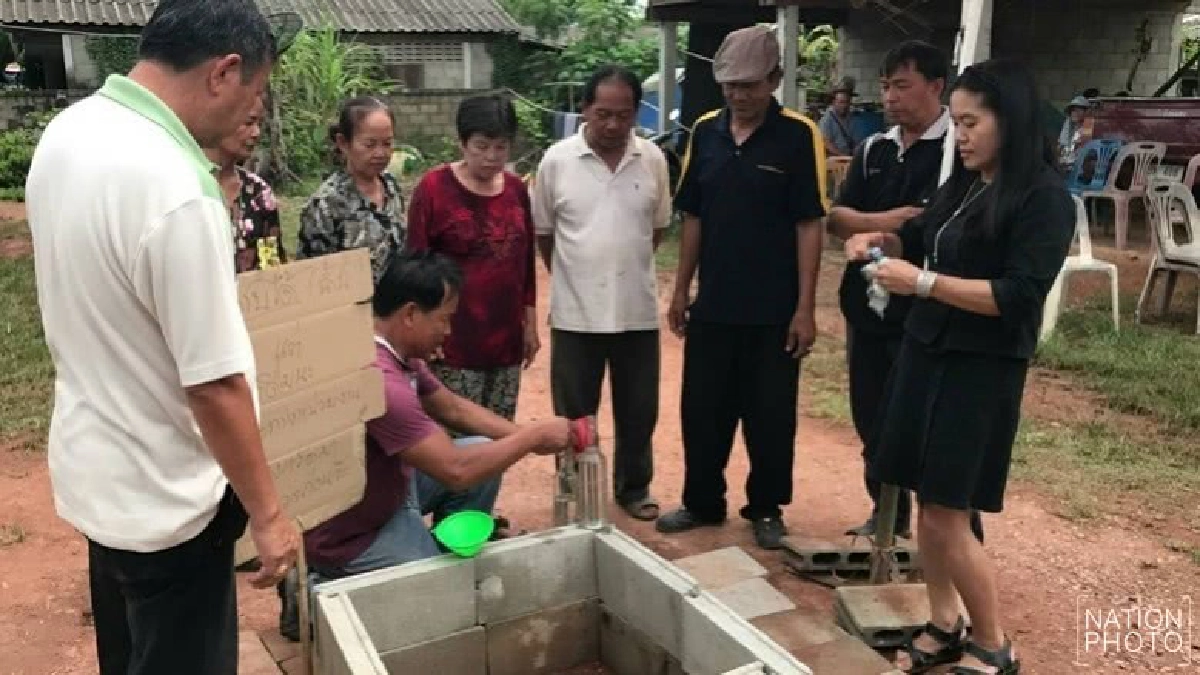 ส่งตรวจ'น้ำผุด'กลางลานบ้าน-เตือน'ห้ามดื่ม' ส่งตรวจ'น้ำผุด'กลางลานบ้าน-เตือน'ห้ามดื่ม'