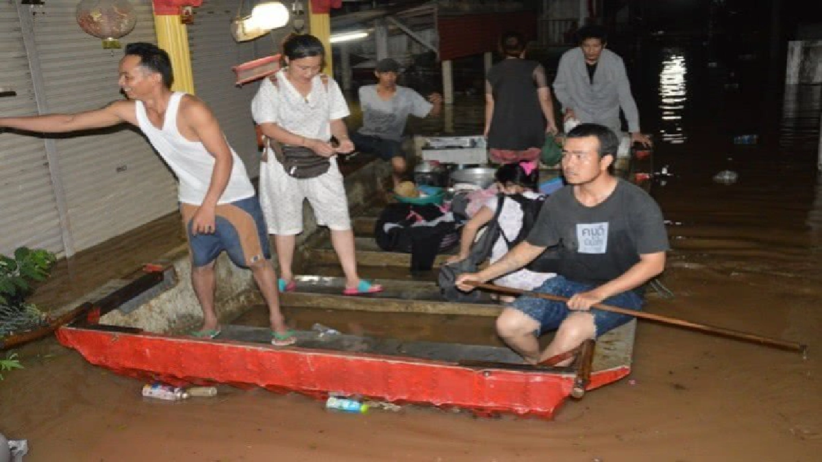 น้ำป่าทะลักท่วมชุมชนริมน้ำเลย น้ำป่าทะลักท่วมชุมชนริมน้ำเลย
