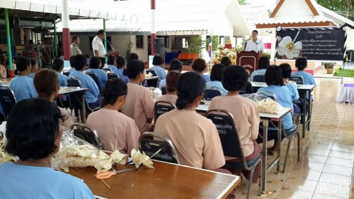 อบรม'ผตข.หญิง'ทำ'ดอกไม้จันทน์'ถวายพระเพลิง อบรม'ผตข.หญิง'ทำ'ดอกไม้จันทน์'ถวายพระเพลิง