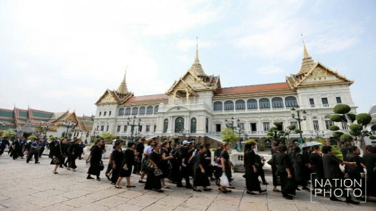 ประชาชนต่อแถวรอกราบพระบรมศพ ร.9ไม่ขาดสาย ประชาชนต่อแถวรอกราบพระบรมศพ ร.9ไม่ขาดสาย