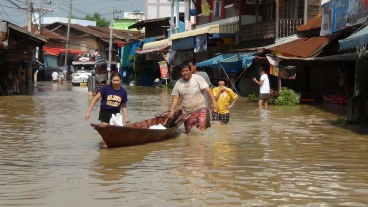  น้ำท่วมสุโขทัยหนักสุดในรอบ 15 ปี