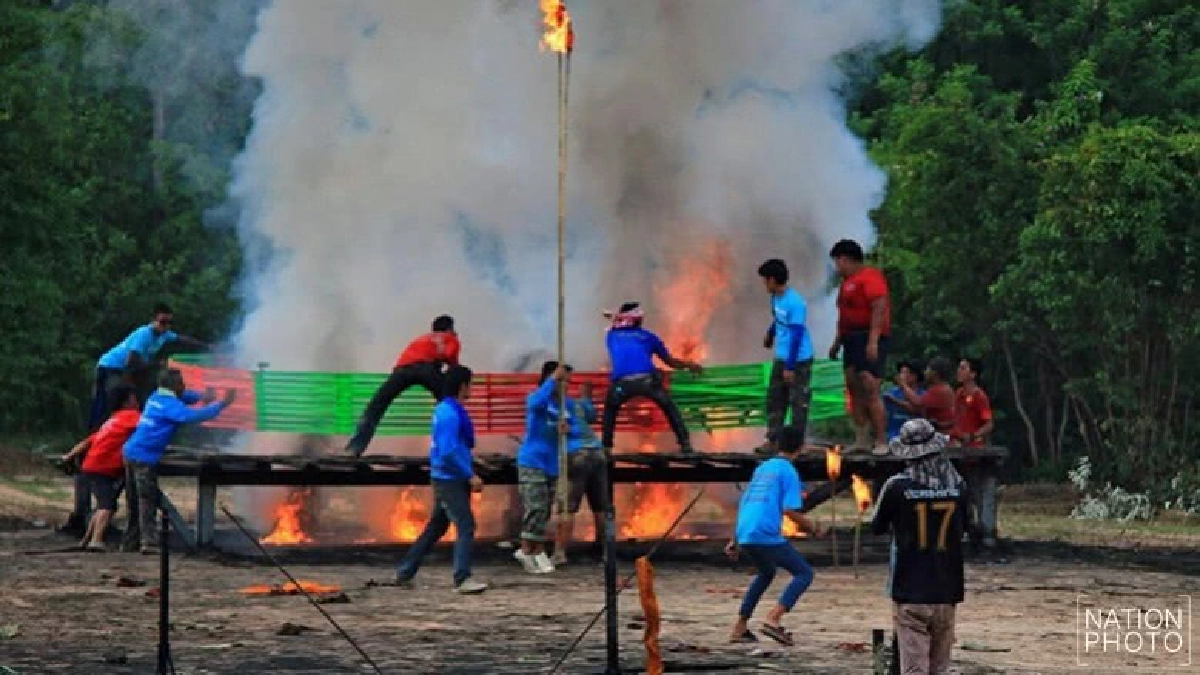 บุญบั้งไฟตะไลล้านประจำปี 2560 (ภาพชุด) บุญบั้งไฟตะไลล้านประจำปี 2560 (ภาพชุด)