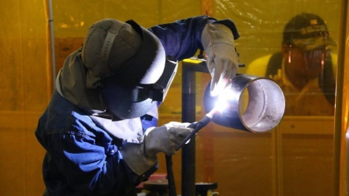 เจ๋ง!!เด็กช่างว.เทคนิคน่านซิวแชมป์ช่างเชื่อมไทย ครั้งที่ 5