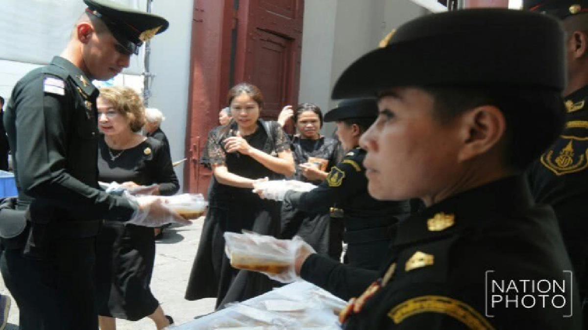 อาหารพระราชทานจากสมเด็จพระเจ้าอยู่หัว อาหารพระราชทานจากสมเด็จพระเจ้าอยู่หัว