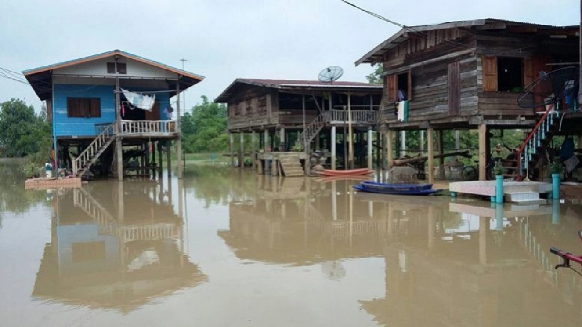 “แม่น้ำยม”เอ่อล้นท่วมหมู่บ้าน20หลังคาเรือน “แม่น้ำยม”เอ่อล้นท่วมหมู่บ้าน20หลังคาเรือน