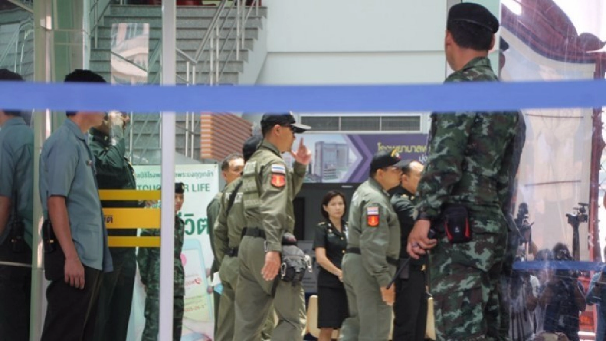 กล้องวงจรปิดพบชายต้องสงสัยลอบบึ้มรพ.พระมงกุฏ กล้องวงจรปิดพบชายต้องสงสัยลอบบึ้มรพ.พระมงกุฏ
