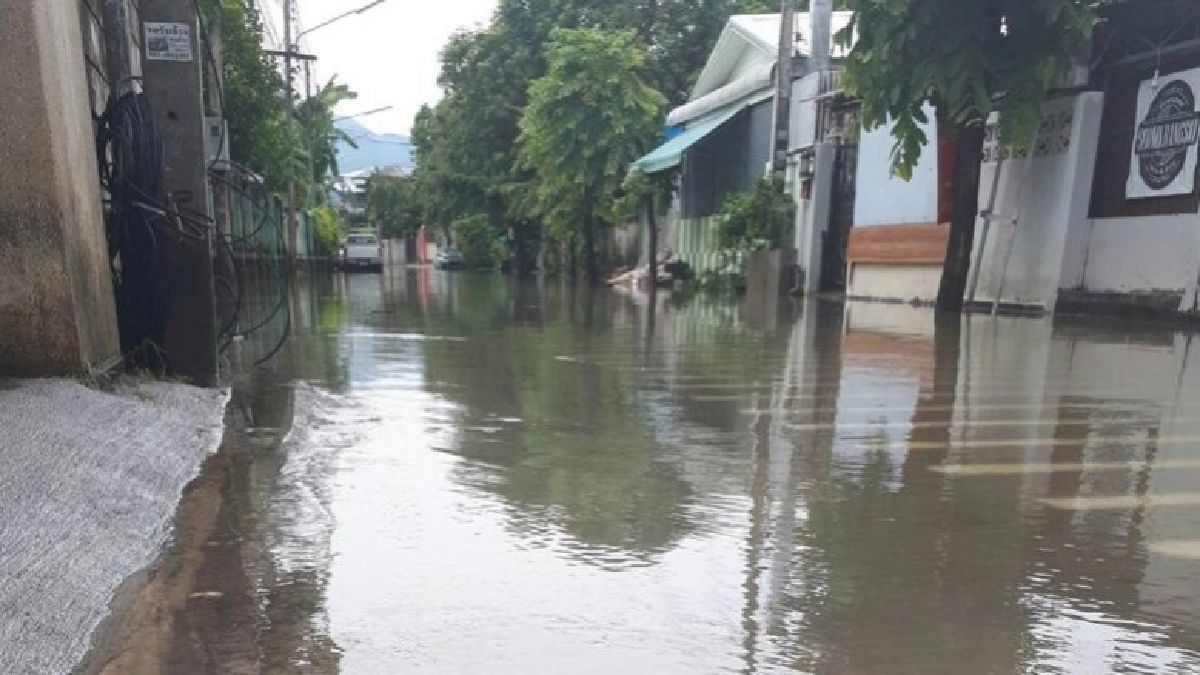 ทน.เชียงใหม่เร่งติดตั้งเครื่องสูบ-ทรายสำหรับใส่กระสอบกันน้ำ ทน.เชียงใหม่เร่งติดตั้งเครื่องสูบ-ทรายสำหรับใส่กระสอบกันน้ำ