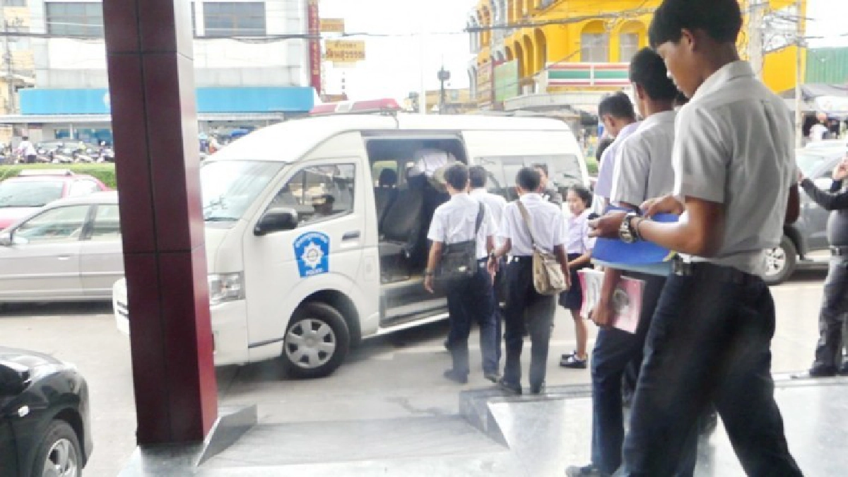 รวบ12อาชีวะย่านปทุมฯดักยิงคู่อริเจ็บบนรถเมล์ 