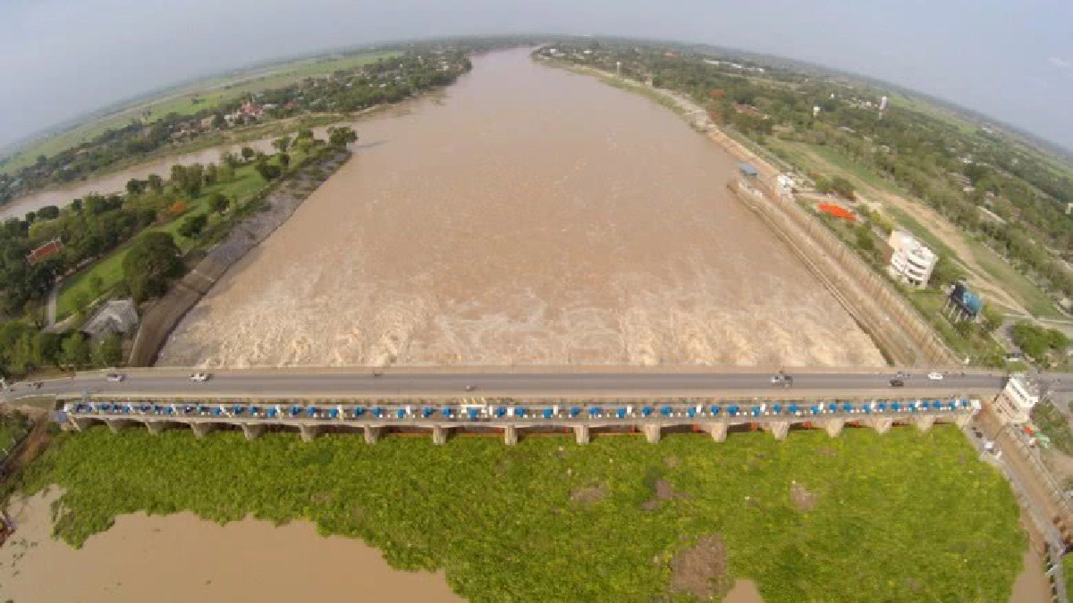 กรมชลระดมเครื่องสูบน้ำติดตั้งในพื้นที่เสี่ยงภัยน้ำท่วม