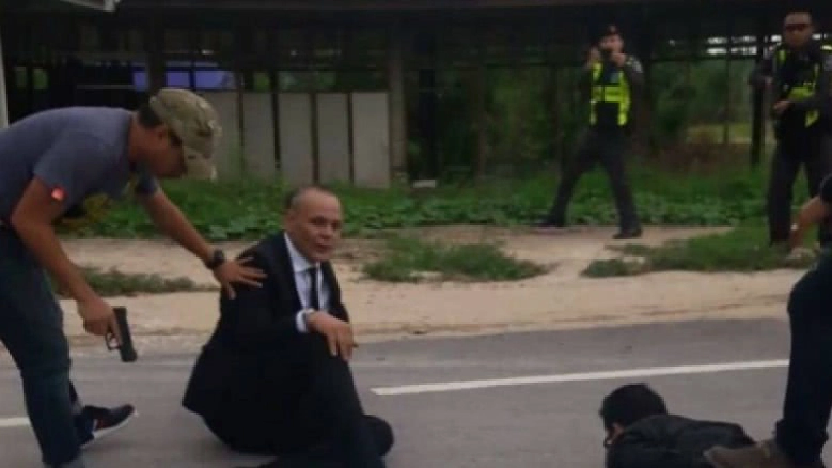 ปฏิบัติการค้นรถ"ชาดา ไทยเศรษฐ์"(2) (ชมคลิป)