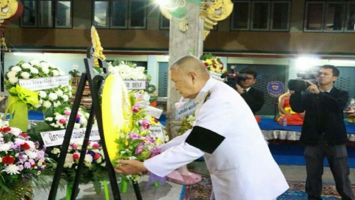 ร.10 พระราชทานพวงมาลาหลวงหน้าหีบศพ นายณรงค์ บำรุงศิลป์ ร.10 พระราชทานพวงมาลาหลวงหน้าหีบศพ นายณรงค์ บำรุงศิลป์