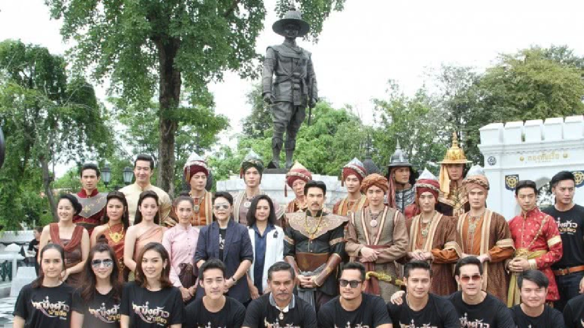 ‘เจมส์จิ-แต้ว’นำทีมนักแสดงบวงสรวง‘หนึ่งด้าวฟ้าเดียว’ยิ่งใหญ่ ‘เจมส์จิ-แต้ว’นำทีมนักแสดงบวงสรวง‘หนึ่งด้าวฟ้าเดียว’ยิ่งใหญ่
