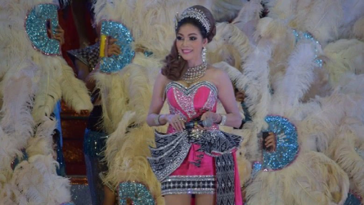 สาวน้อยเพชรบ้านแพง โชว์ 'กกขาขาวสาวลำเพลิน' สาวน้อยเพชรบ้านแพง โชว์ 'กกขาขาวสาวลำเพลิน'