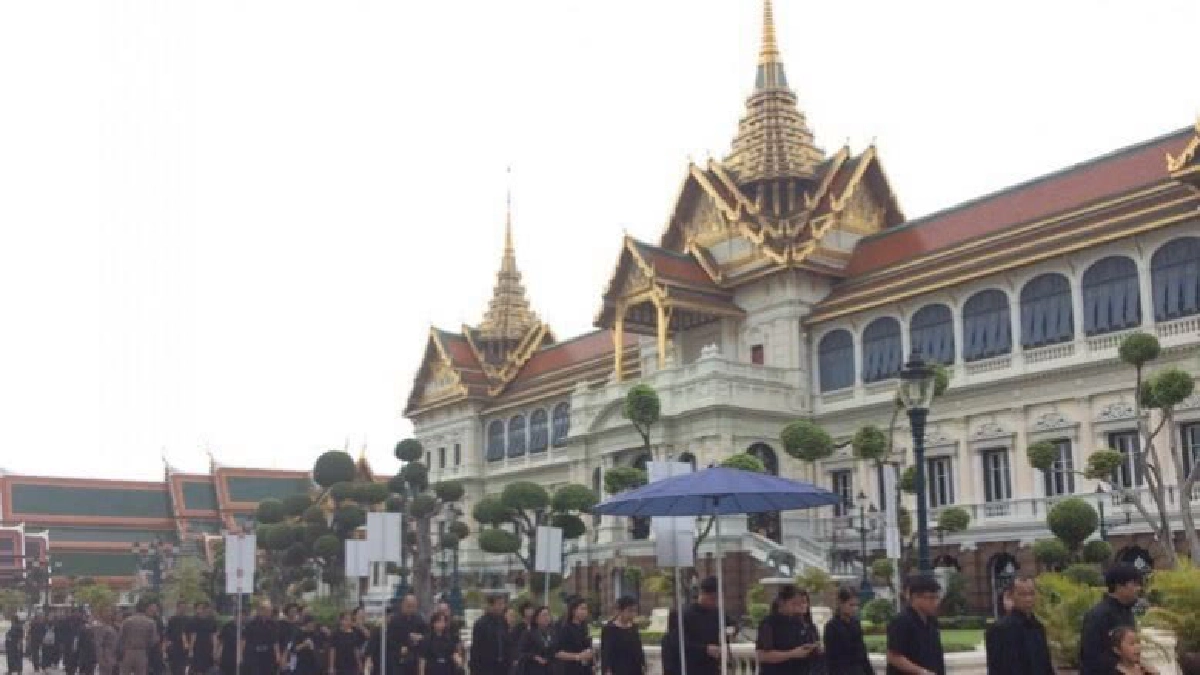แค่ได้มาฟังพระสวดพระอภิธรรมพระบรมศพด้านนอกก็ปลื้มปิติแล้ว