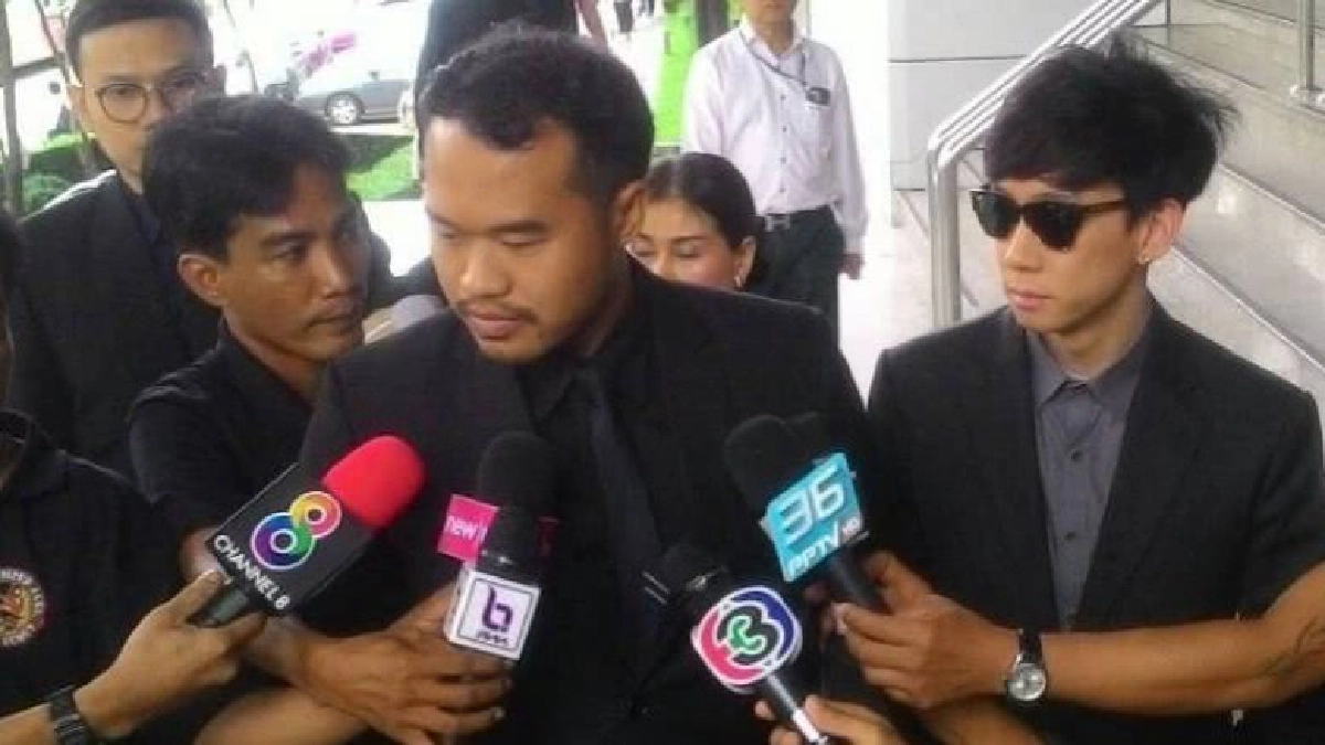 "เบนซ์ เรซซิ่ง" ขึ้นศาล ยื่น 3 ล้านประกันตัว "เบนซ์ เรซซิ่ง" ขึ้นศาล ยื่น 3 ล้านประกันตัว