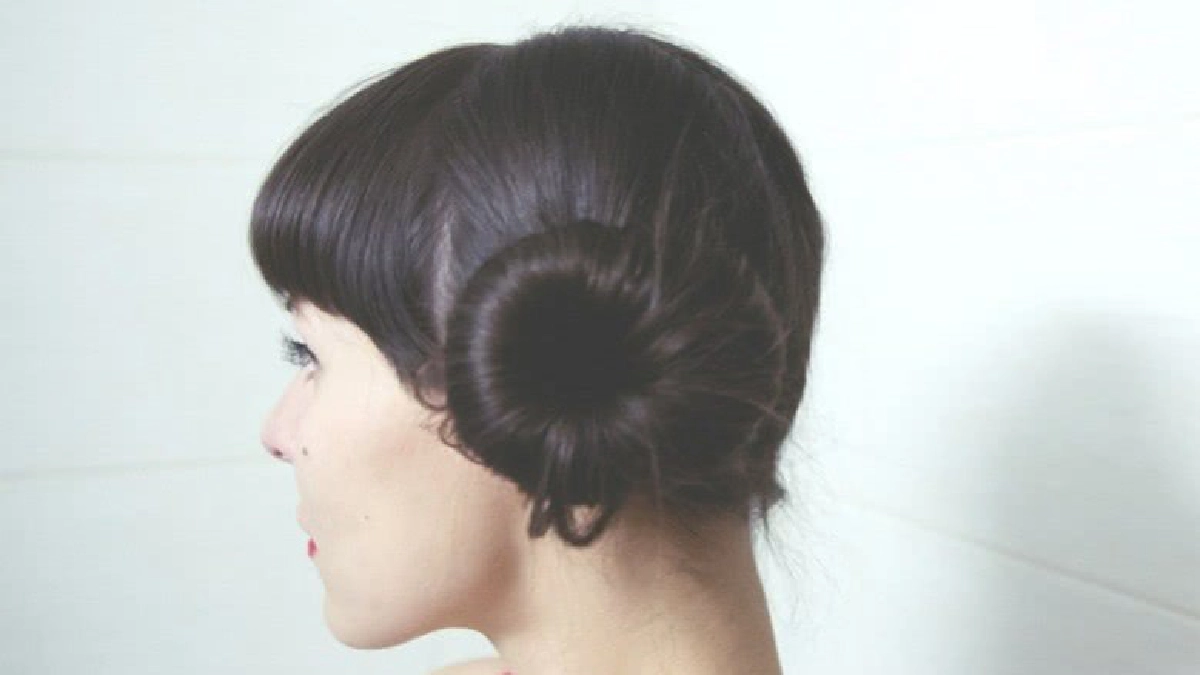 แก้ทรงผมพังเมื่อต้องโดนฝน : รวบไปเลยครึ่งหัว