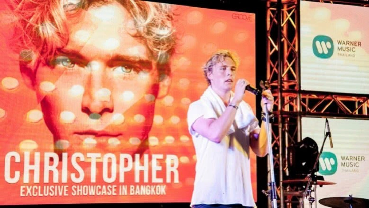 ‘คริสโตเฟอร์’ ประทับใจแฟนเพลงไทย ‘คริสโตเฟอร์’ ประทับใจแฟนเพลงไทย