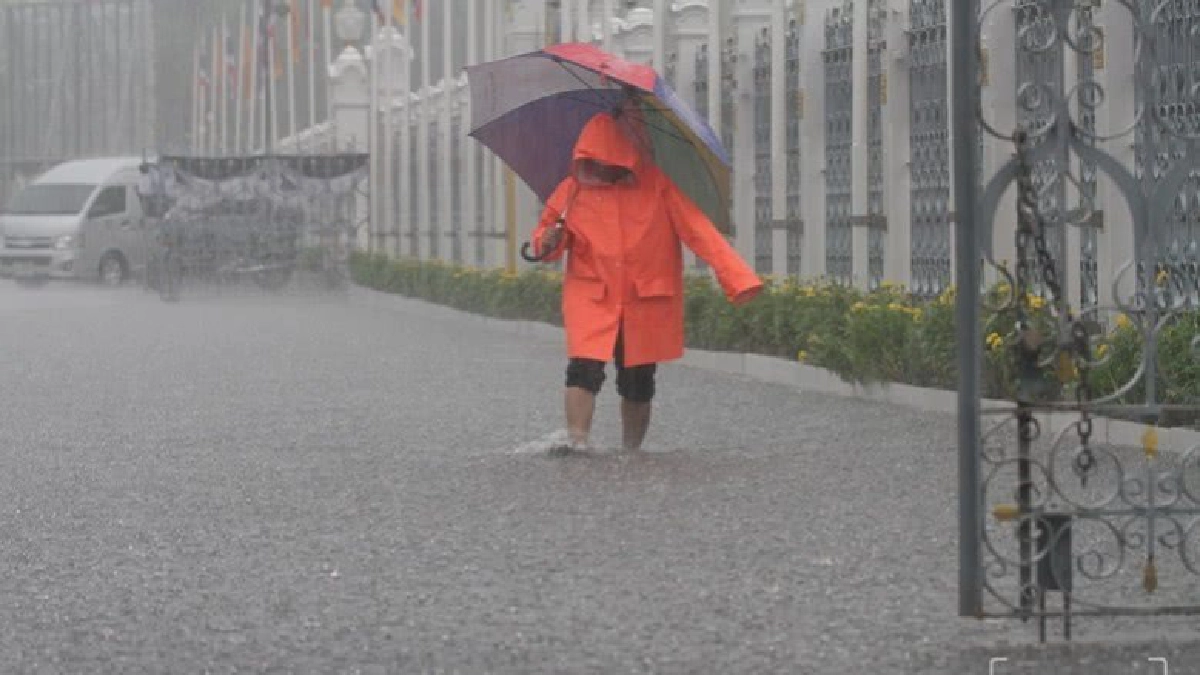 ฝนกระหน่ำทำเนียบฯ (ภาพชุด) ฝนกระหน่ำทำเนียบฯ (ภาพชุด)
