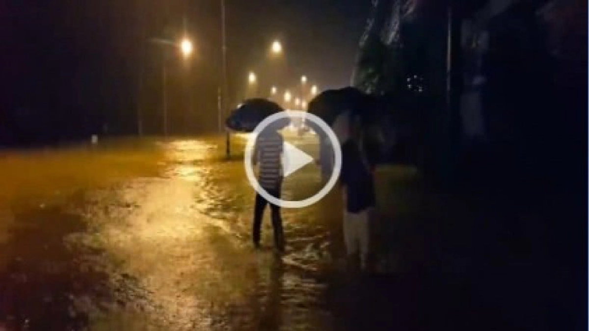 ฝนถล่มตะกั่วป่า..น้ำทะลักท่วมถ.เพชรเกษม ฝนถล่มตะกั่วป่า..น้ำทะลักท่วมถ.เพชรเกษม