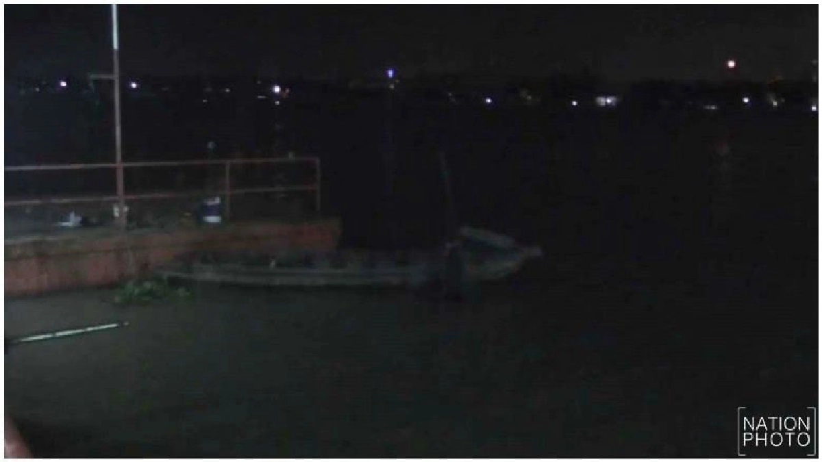เรือหางยาวล่มกลางแม่น้ำเจ้าพระยา โชคดีไร้เจ็บ-ตาย เรือหางยาวล่มกลางแม่น้ำเจ้าพระยา โชคดีไร้เจ็บ-ตาย