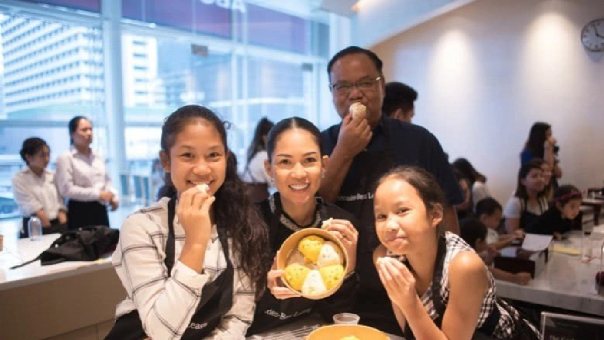 สาวๆ สนุกกับเวิร์กช็อปทำขนมปังชิกิริ สาวๆ สนุกกับเวิร์กช็อปทำขนมปังชิกิริ