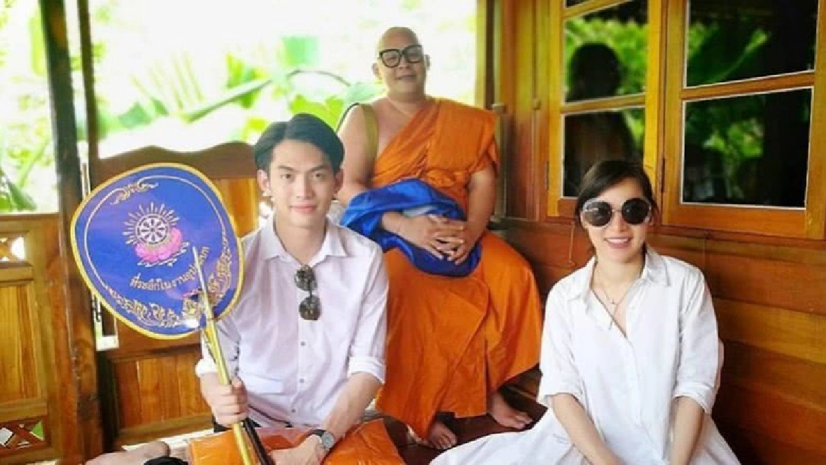 ‘เชาเชา’ บวชแล้ว อุทิศส่วนกุศลให้ผู้เสียชีวิต(คลิป) ‘เชาเชา’ บวชแล้ว อุทิศส่วนกุศลให้ผู้เสียชีวิต(คลิป)