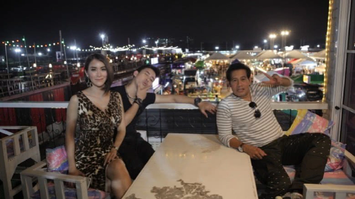 ตลาดแตก!! 'เบิ้ล ปทุมราช' โชว์ชักชา ตลาดแตก!! 'เบิ้ล ปทุมราช' โชว์ชักชา