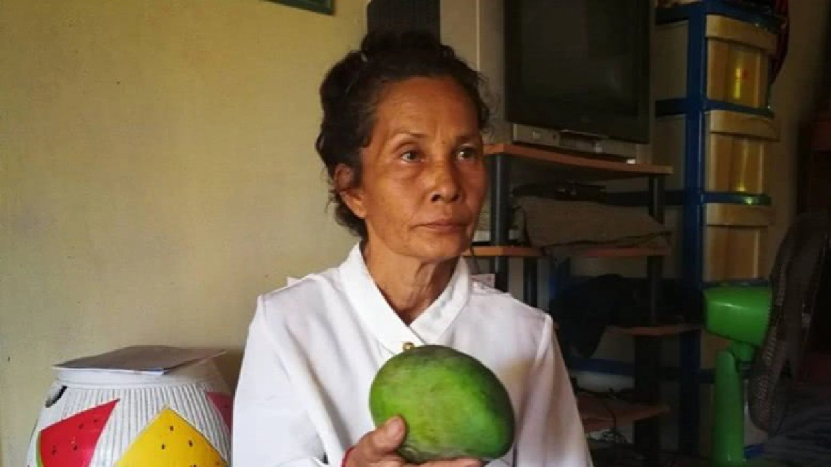 แม่เตรียมฝรั่งไปฝากเปรี้ยวดีใจที่ลูกมอบตัว(มีคลิป)