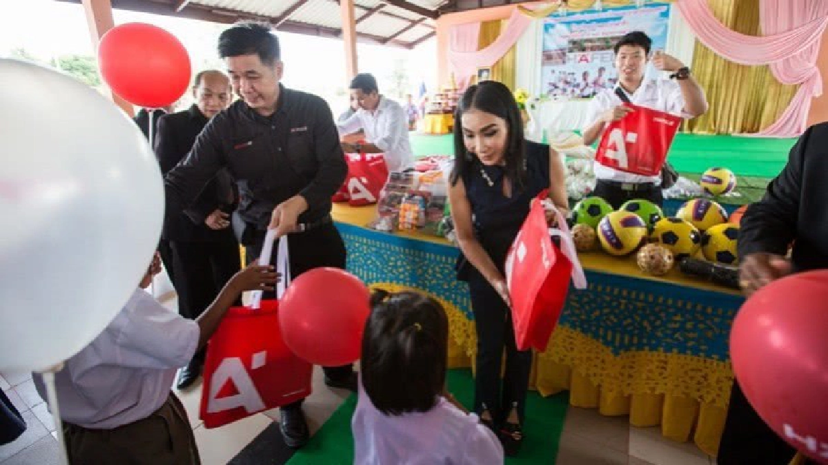บอสสาวคนสวย...ร่วมแบ่งปันน้ำใจ บอสสาวคนสวย...ร่วมแบ่งปันน้ำใจ
