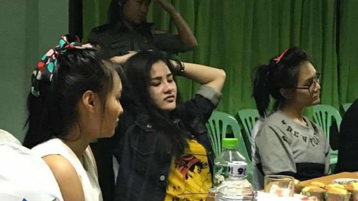 งานเข้า! สั่งสตม.สอบดูแลคุมตัวแก๊งฆ่าหั่นศพเกินพอดี งานเข้า! สั่งสตม.สอบดูแลคุมตัวแก๊งฆ่าหั่นศพเกินพอดี