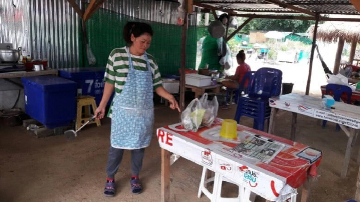 ทำทีสั่งอาหาร ฉวยทีเผลอฉกแท็ปเล็ตหนี! ทำทีสั่งอาหาร ฉวยทีเผลอฉกแท็ปเล็ตหนี!