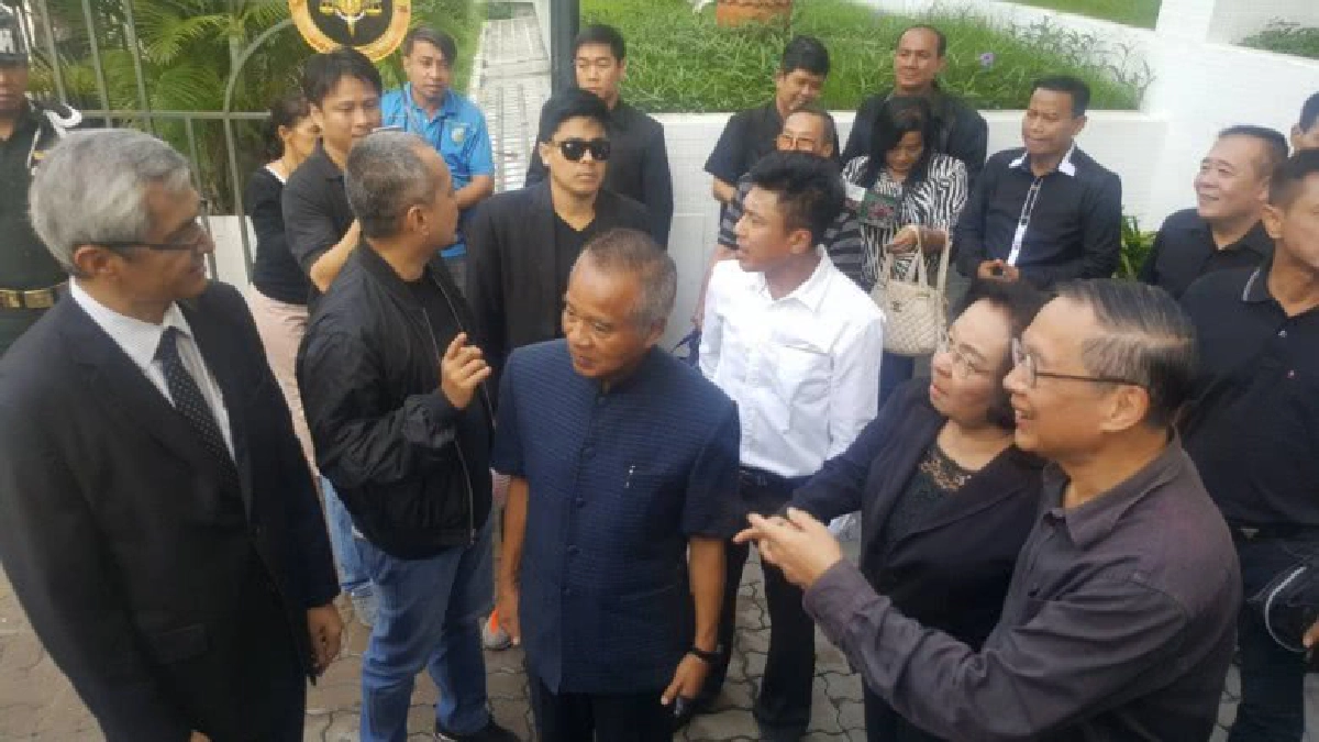 นปช.ขึ้นศาลทหาร สอบคำให้การ คดีเปิดศูนย์ปราบโกงประชามติ 