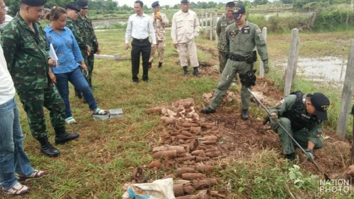 ตะลึง! พบ'อาวุธสงคราม'ยัดกระสอบฝังดิน ตะลึง! พบ'อาวุธสงคราม'ยัดกระสอบฝังดิน